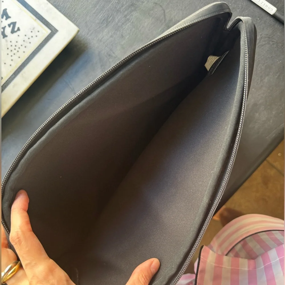Marc Jacobs New York Zip Up Zippered Protective Laptop Case
